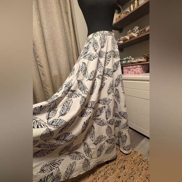 COPY - Flowy Maxi Skirt – great for honeymoon on the beach - Picture 6 of 7